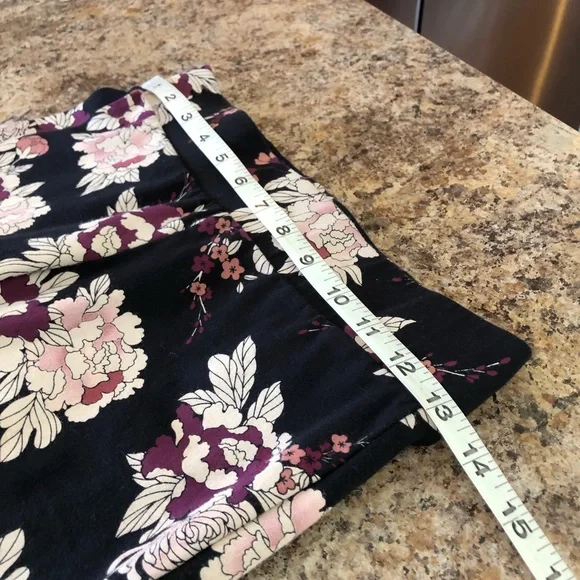 Torrid size 00 Floral Leggings - Picture 3 of 7
